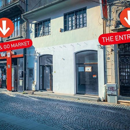 Апартаменты Cool Flat With Hot Tub In The Old Town Бухарест Экстерьер фото