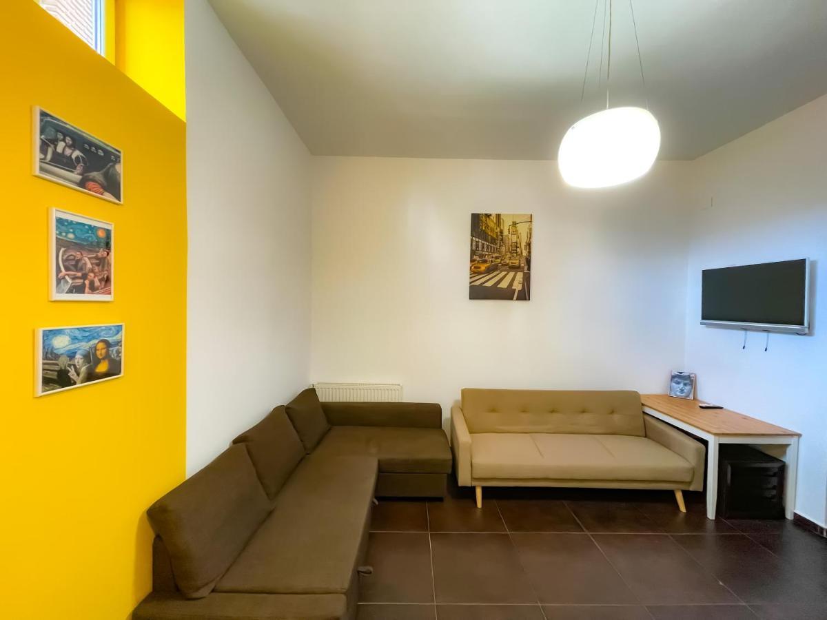 Апартаменты Cool Flat With Hot Tub In The Old Town Бухарест Экстерьер фото