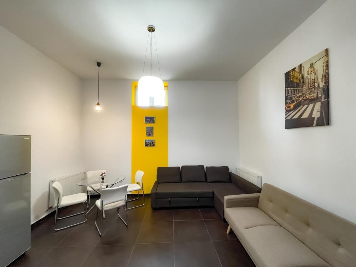 Апартаменты Cool Flat With Hot Tub In The Old Town Бухарест Экстерьер фото
