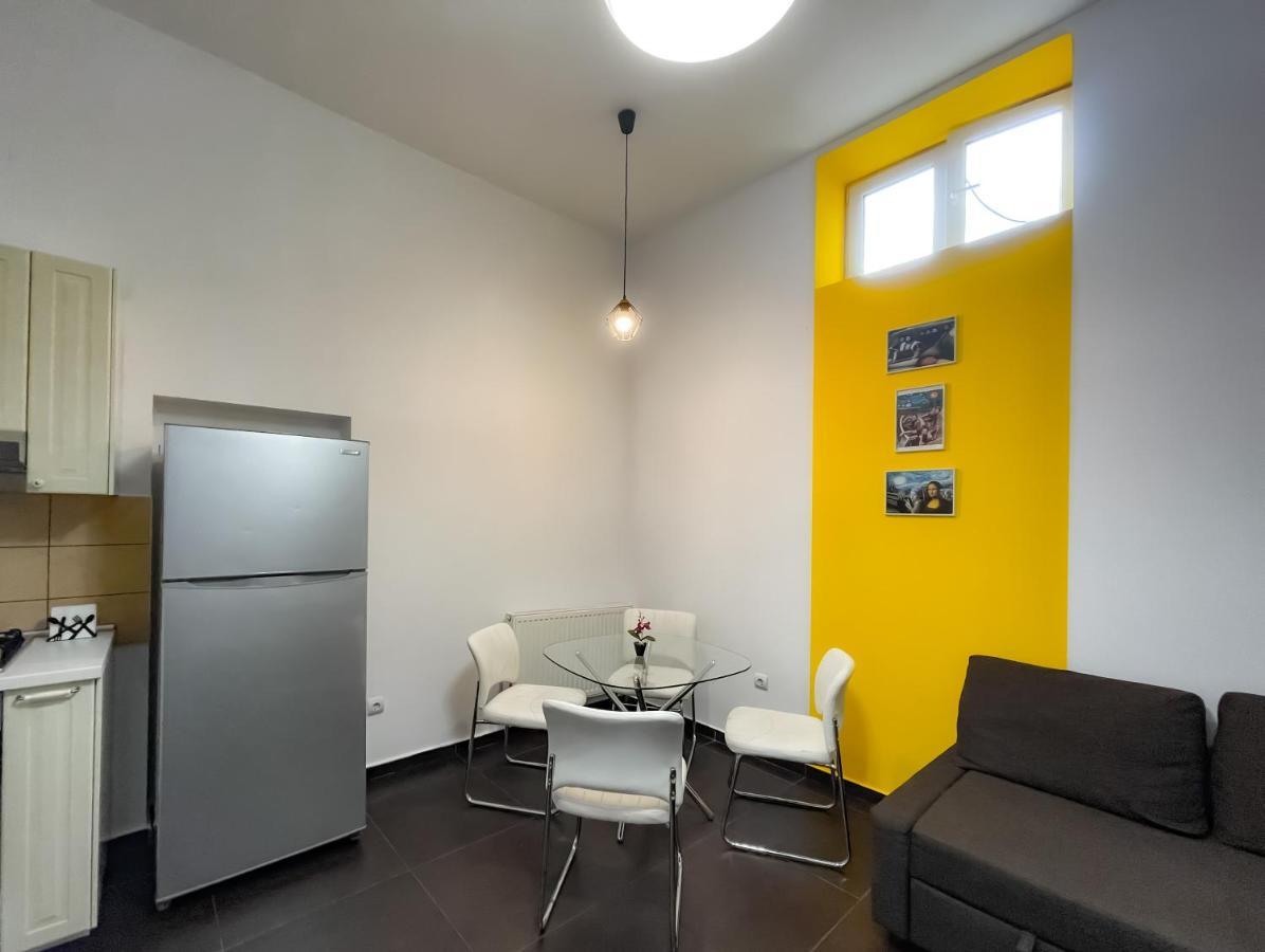 Апартаменты Cool Flat With Hot Tub In The Old Town Бухарест Экстерьер фото