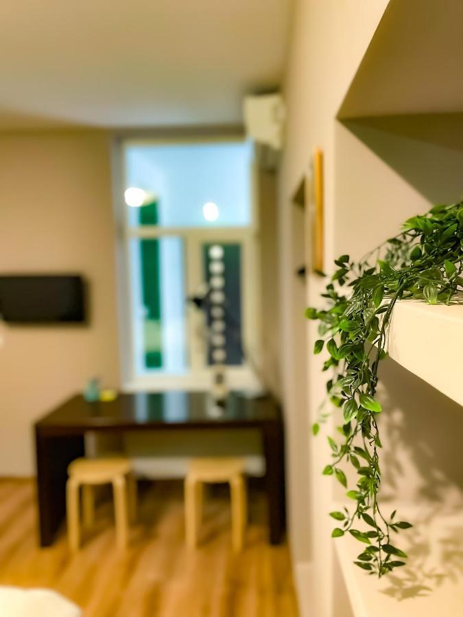 Апартаменты Cool Flat With Hot Tub In The Old Town Бухарест Экстерьер фото