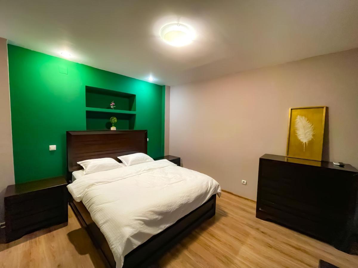 Апартаменты Cool Flat With Hot Tub In The Old Town Бухарест Экстерьер фото